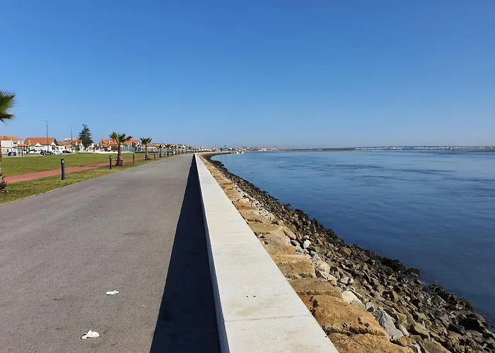 Проживание в семье Cantinho Do Auka - *