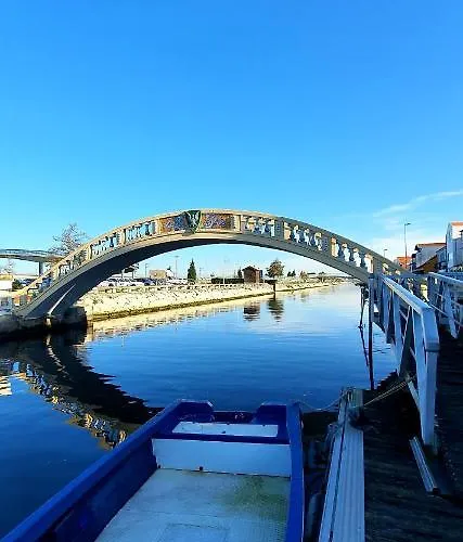 Проживание в семье Cantinho Do Auka - *